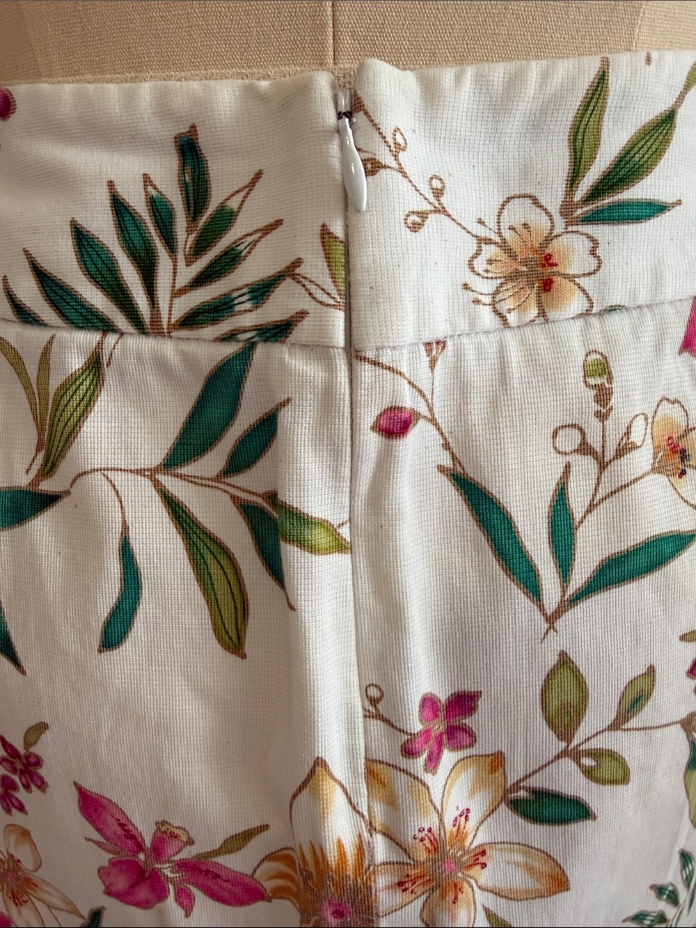 Rafaella White A-Line Skirt with Pink Floral & Green Leaf Print SZ6 - Picture 9 of 12